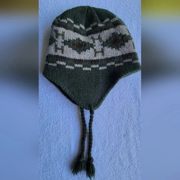 Windriver Olive Green Wool Winter Hat with strings - Picture 3 of 6